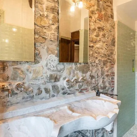 Pera By Nicola Real Estate Holiday home *